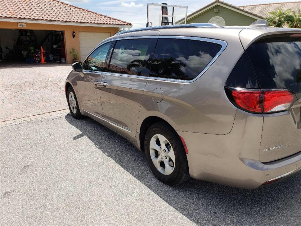 Chrysler Pacifica lease swap car Davie FL