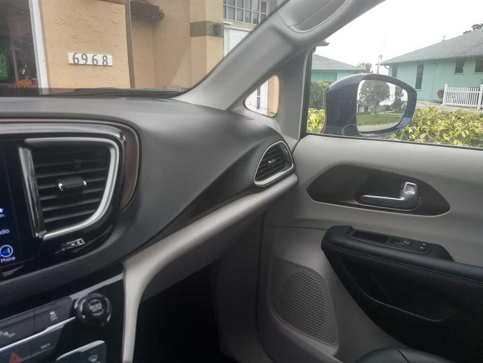 Chrysler Pacifica car lease take over Port St Lucie FL